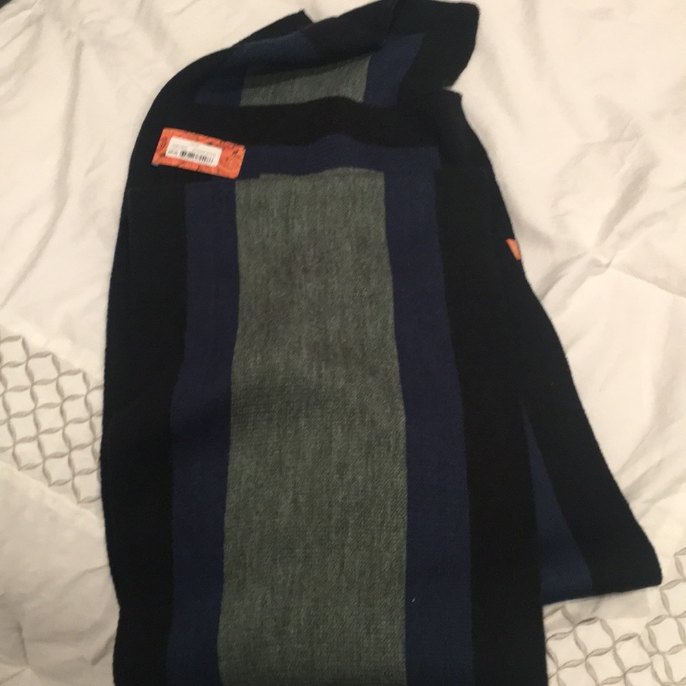 Men’s blue and grey stripe scarf